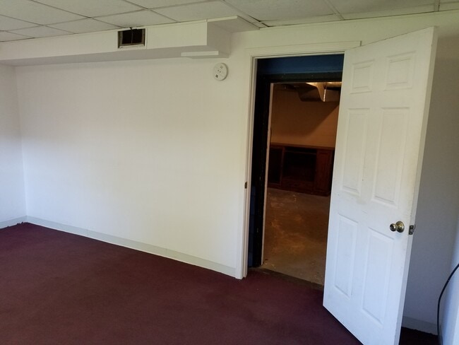 Building Photo - 622 W 18th St