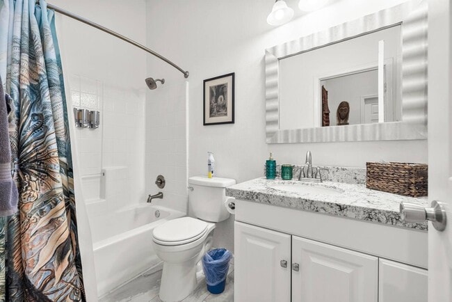 Building Photo - 53180 Avenida Mendoza