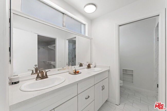 Building Photo - 3636 Oceanhill Way