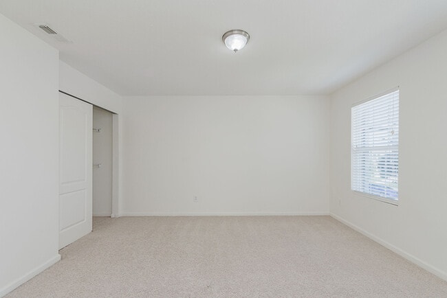 Building Photo - Beautiful brick townhome in Fishers’ Hannover