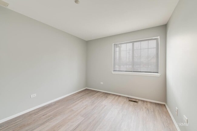Building Photo - 460 Mayflower Ln