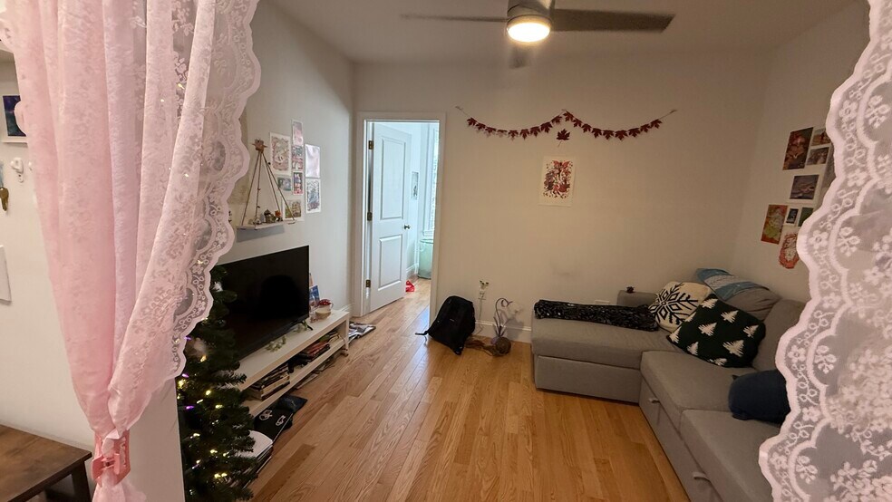 Building Photo - 199 Park Dr