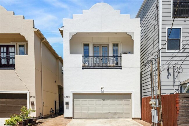 Building Photo - 5700 Darling St