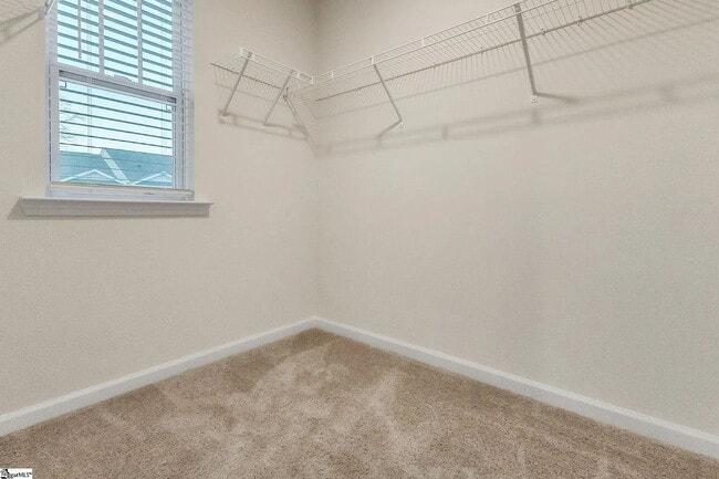 Building Photo - 3 bed, 2.5 bathroom Townhouse