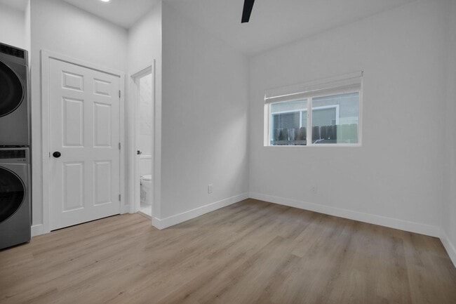 Building Photo - 4554 North Ave