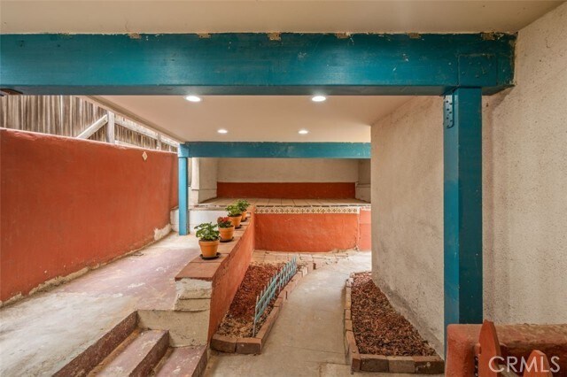 Building Photo - 832 Cypress Ave