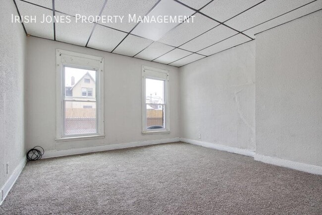 Building Photo - 476 Niagara St