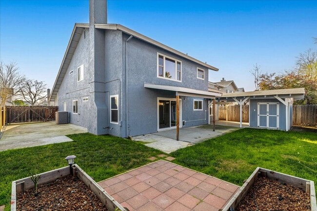 Building Photo - 833 Mackilhaffy Dr