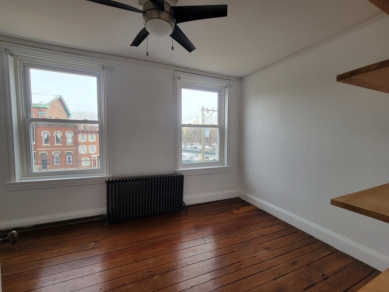 Building Photo - 247 E Allen St