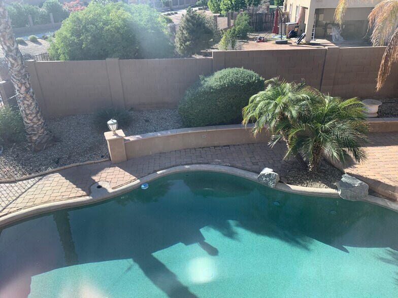 Spacious 4-bedroom, 2-bath home with soaring ceilings, gourmet kitchen, and a heated self-cleaning p - 16426 N 152nd Ln