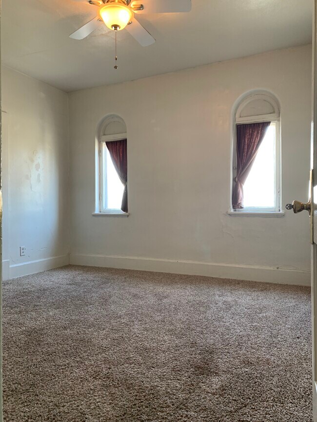 Building Photo - 1302 4th St