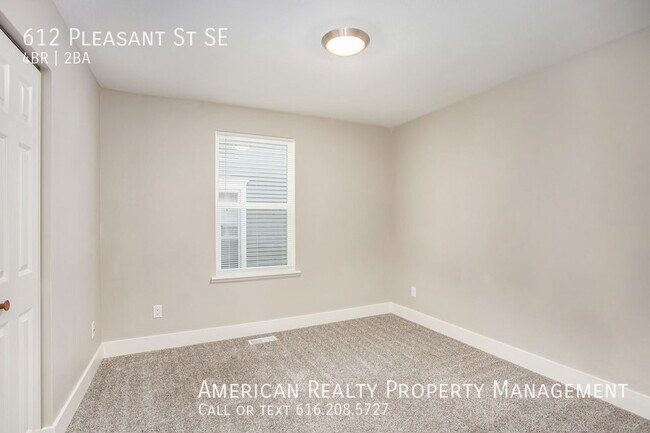 Building Photo - 612 Pleasant St SE