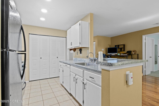 Building Photo - 6072 Cedar Ct