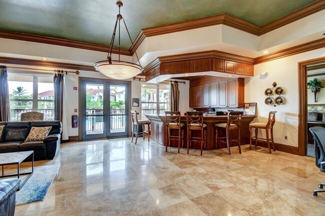 Building Photo - 723 Villa Cir