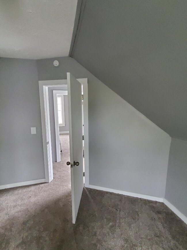 Building Photo - 106 E Madison St