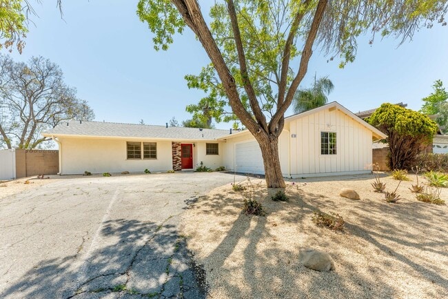 Building Photo - Charming 4-bedroom Single Story Newbury Park Home
