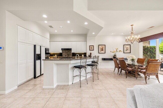 Building Photo - 727 Arrowhead Dr