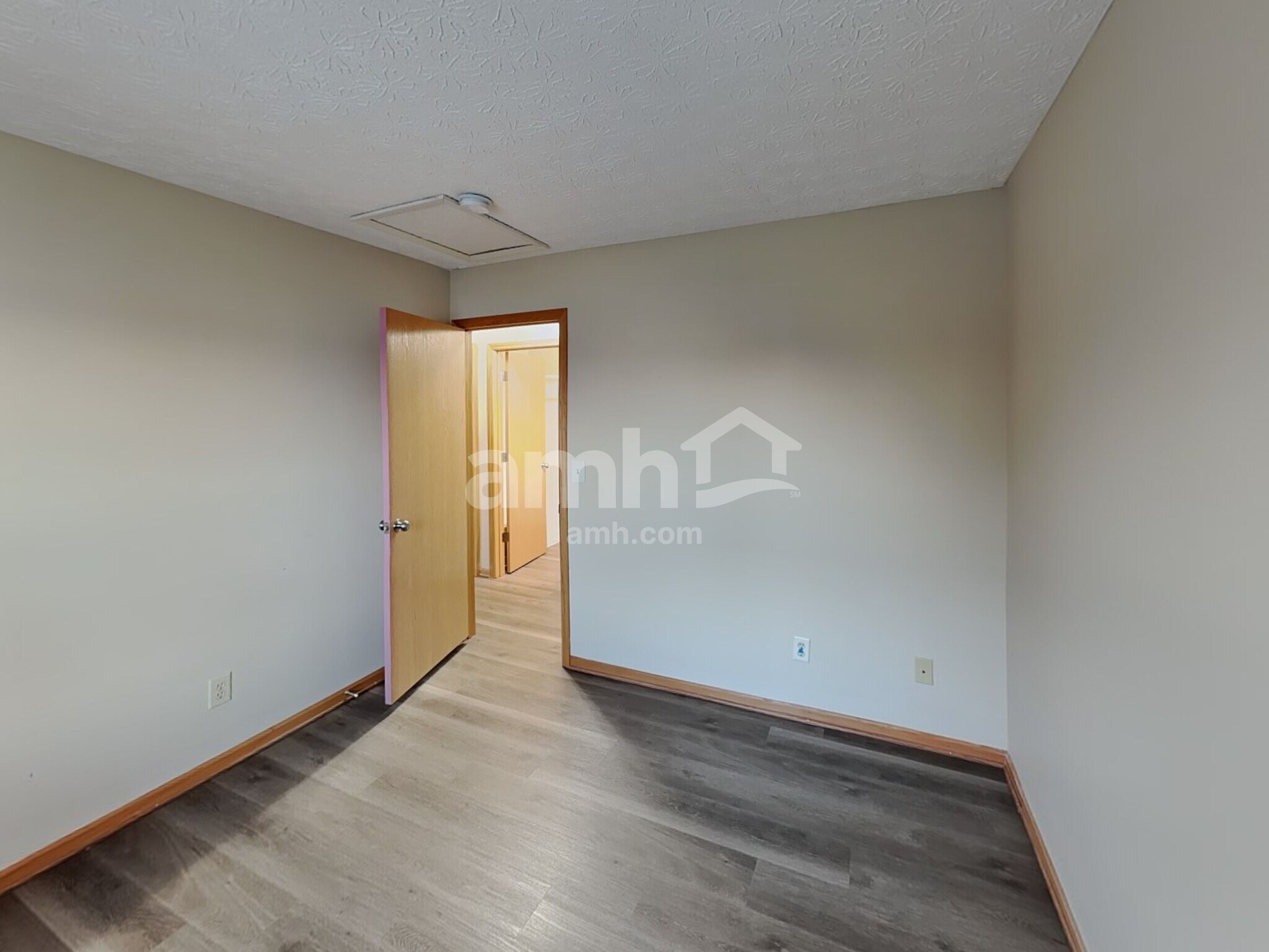 Building Photo - 35 Wrens Nest Ct