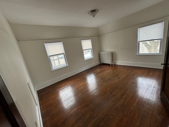 Building Photo - 2863 N Lake Dr