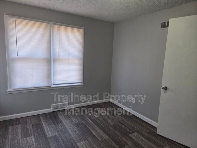 Building Photo - 5911 Cypress Pl