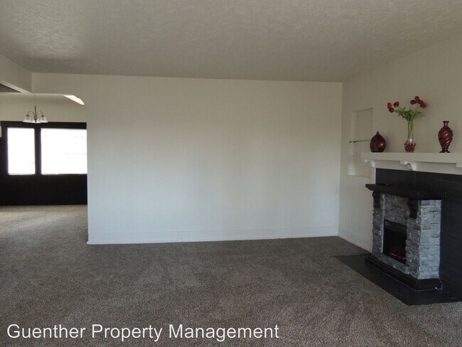 Building Photo - 819 W 11th Ave