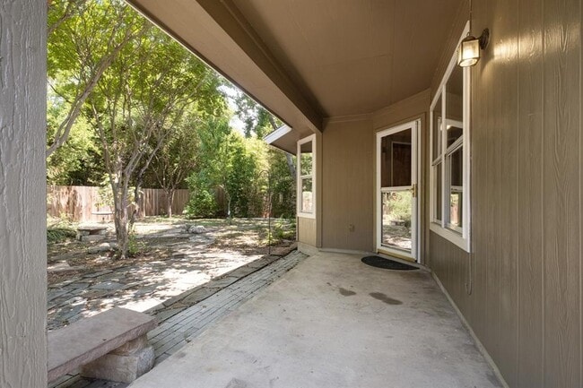 Building Photo - 7320 Muffin Dr