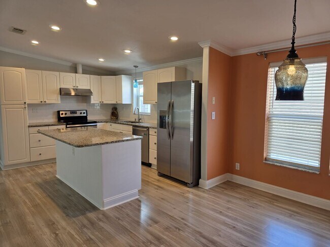 Building Photo - Downtown Gulfport - The Pineapple House