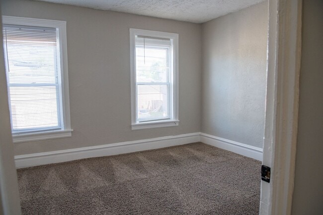 Building Photo - 307 Muench St