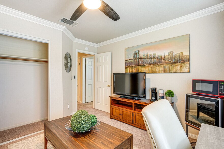 Building Photo - 3121 Crestline Ct