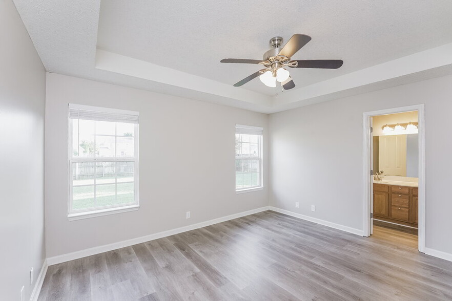 Building Photo - 1547 St Andrews Dr