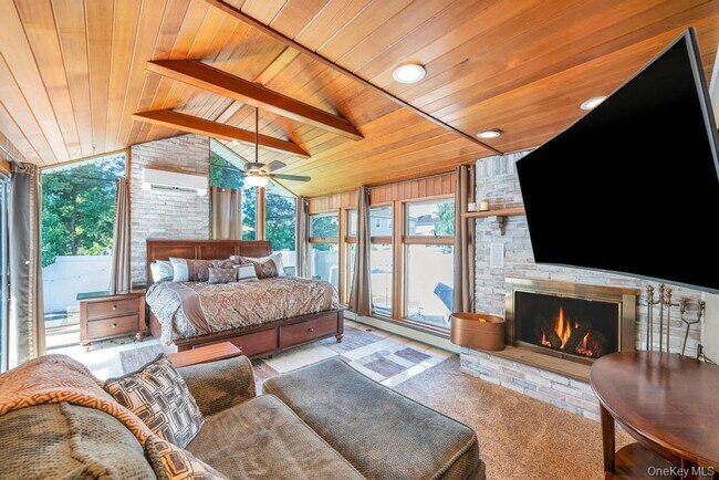 Building Photo - 2327 Cleveland St