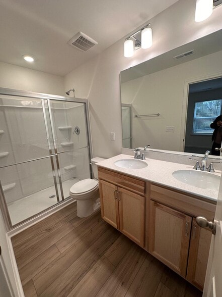 Building Photo - 10615 Brookside Reserve Rd