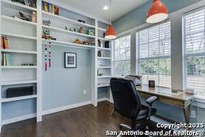 Building Photo - 419 W Lullwood Ave
