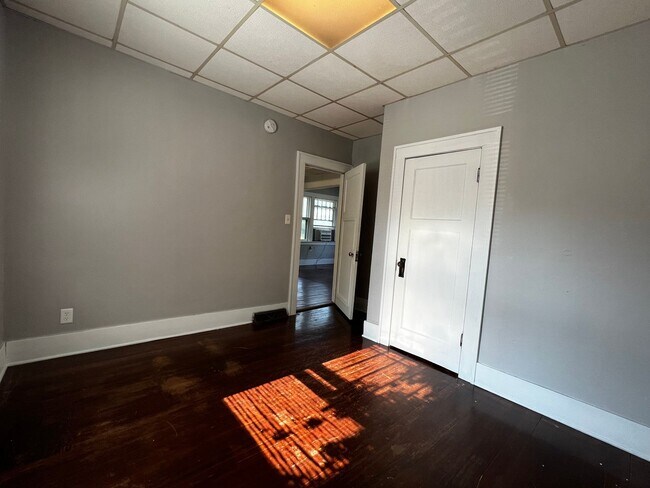 Building Photo - $2,200 | 3 Bedroom + Bonus Room , 2 Bathro...