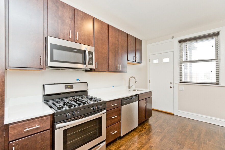 Primary Photo - 5306 N Ashland Ave