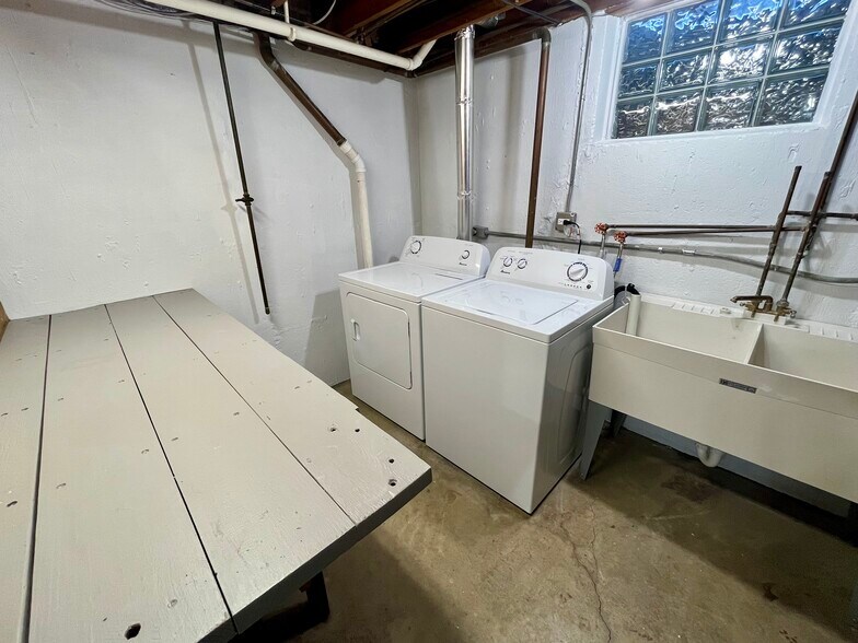 Building Photo - 1332 Greenwillow Ln