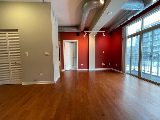 Building Photo - 1228 W Monroe St