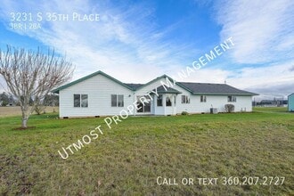 Building Photo - 3231 S 35th Pl