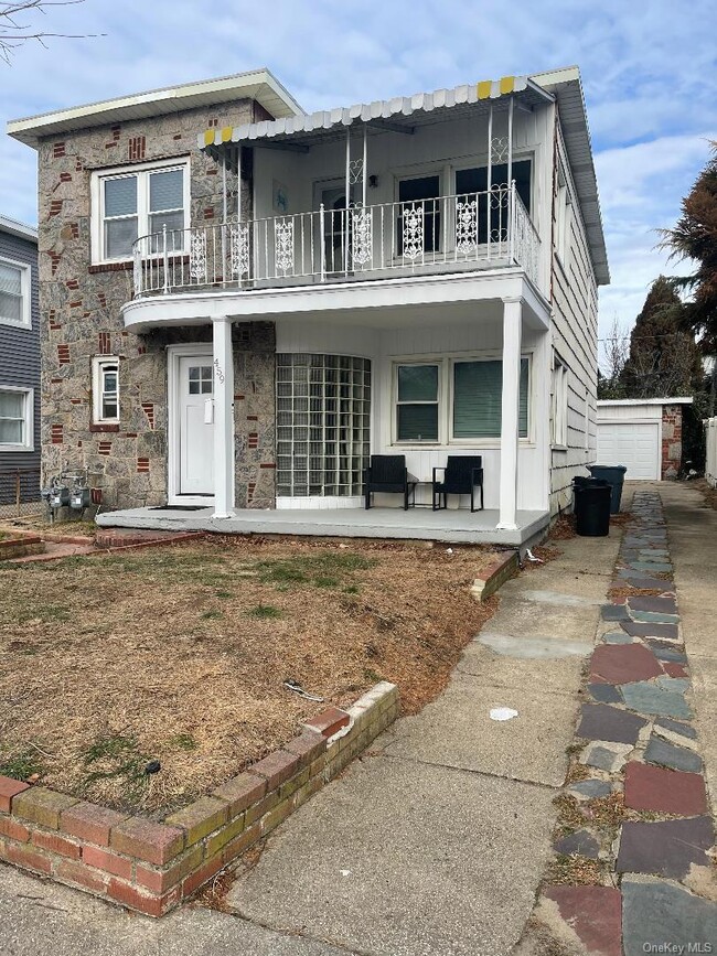 Building Photo - 459 E Chester St