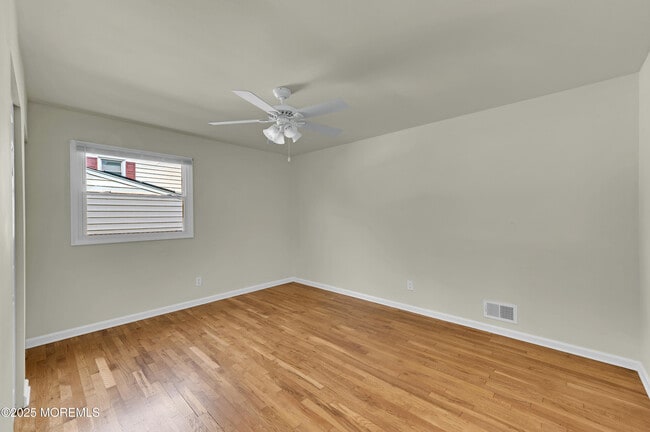 Building Photo - 895 Raleigh Dr