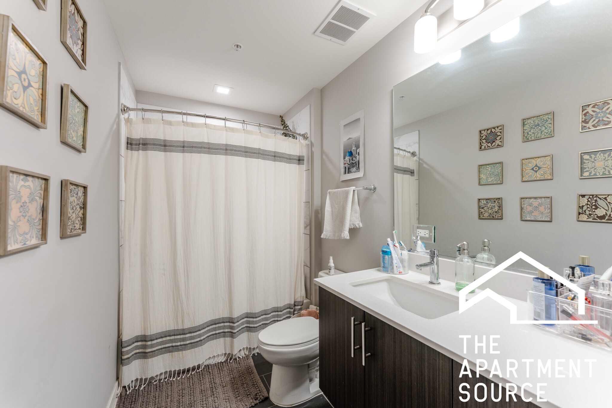 Building Photo - 301 W North Ave