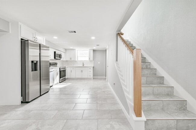 Building Photo - 4323 Ave N Ursuline St