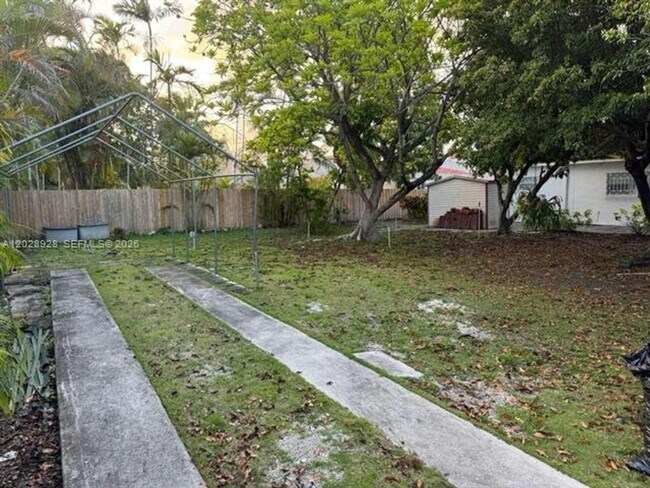 Building Photo - 3600 SW 26th St