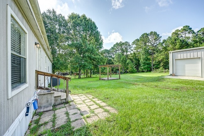 Building Photo - 418 County Rd 643