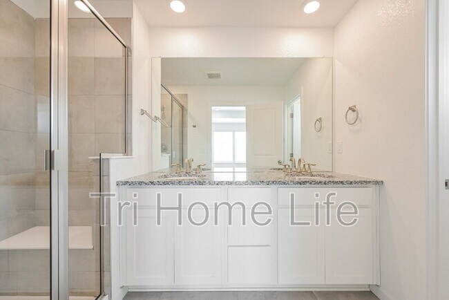 Building Photo - 17676 Olive St