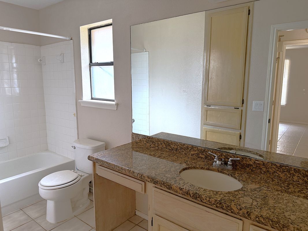 Building Photo - 716 Mynah Ave