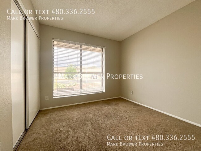 Building Photo - 1349 W Gila Ln