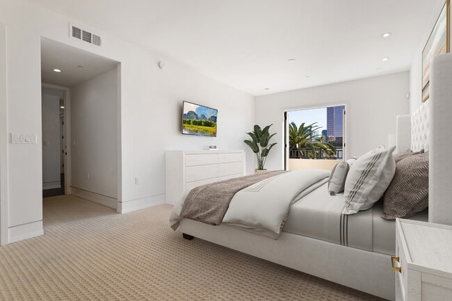 Virtual Staging - 225 S Hamilton Dr