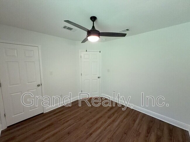 Building Photo - 5098 Bruner St