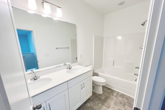 Building Photo - 1649 Stanley St